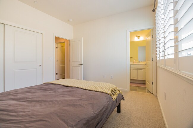 Guest Bedroom - 856 White Moonstone Loop