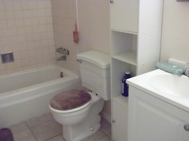 Building Photo - 6400 Edgemere Blvd