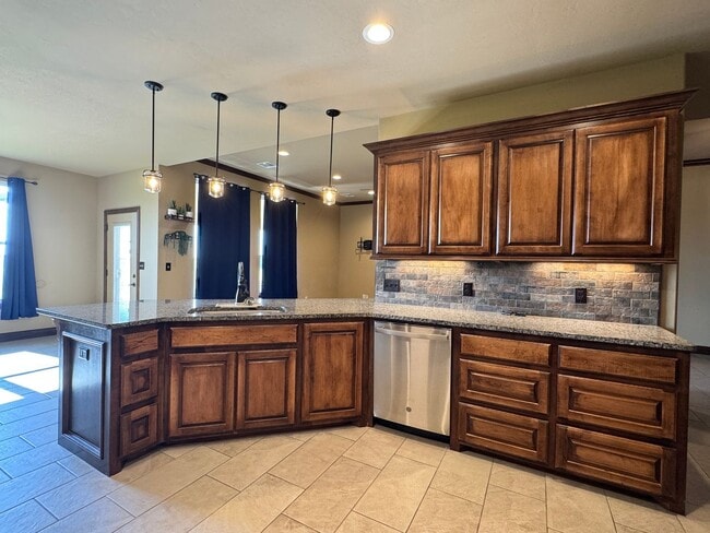 Building Photo - 8294 SE 90th St