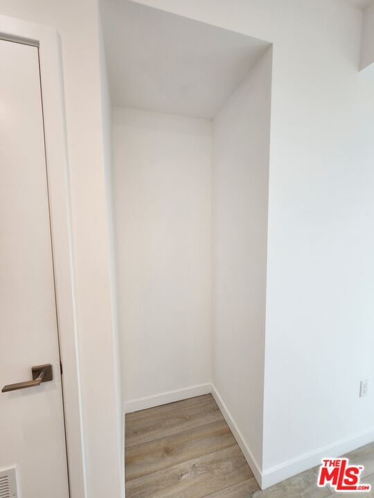 Building Photo - 1211 1/2 Fedora St-1211