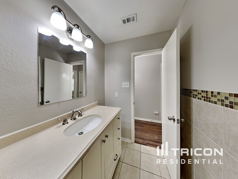 Building Photo - 3521 Kirby Creek Dr