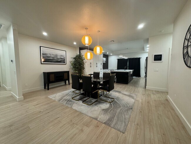 Building Photo - 6129 Lago Grande Dr