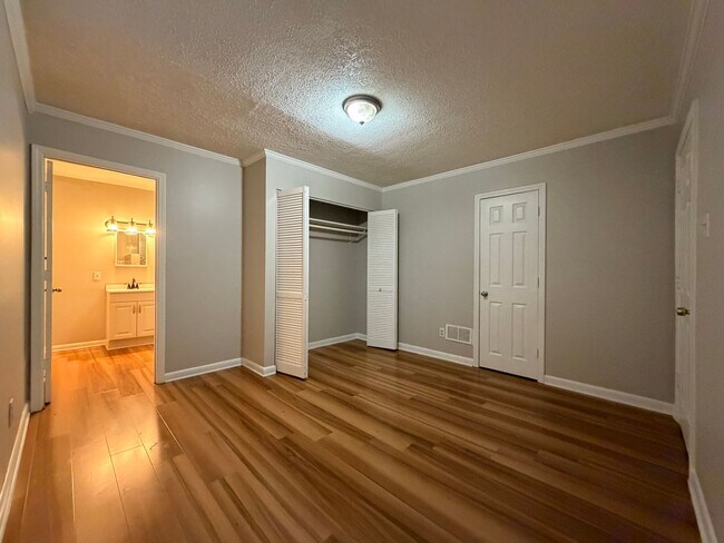 Building Photo - 3 Bed 2 Bath in Hapeville!