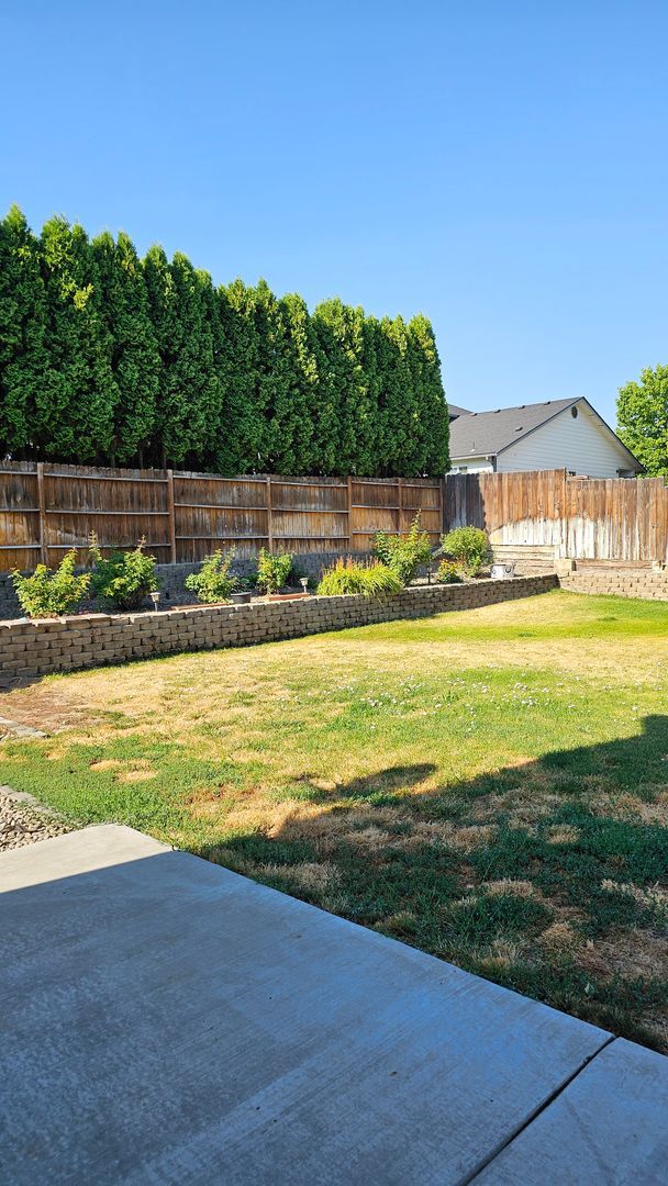 Building Photo - Non-Refundable & Security Deposit Total: $2400.00