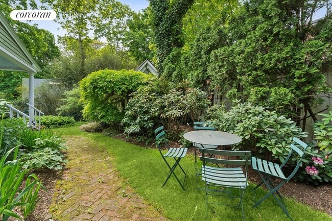 Building Photo - 148 Jermain Ave