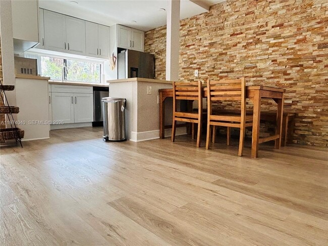 Building Photo - 17021 N Bay Rd