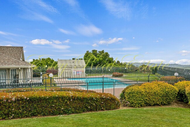 Building Photo - Glen Cove Condo with Amazing Water Views!