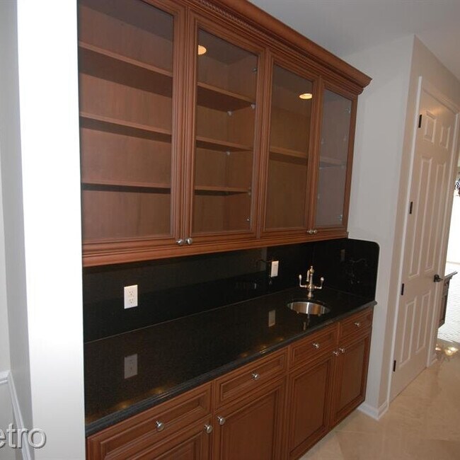 Building Photo - 5121 Parkgate Dr