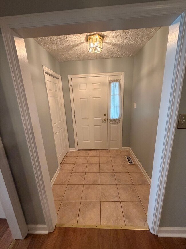 Building Photo - 3BR Home | Granite Kitchen | Fireplace | Deck | Fenced Yard