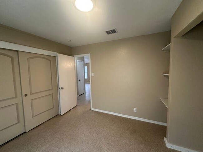 Building Photo - HERITAGE TOWNHOME
