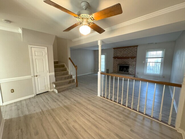 Building Photo - Great Neck area Townhome, Available Now!