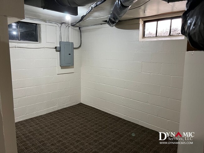 Building Photo - Updated 4+ Bedroom, 2 Bathroom House with Garage and Fenced Backyard