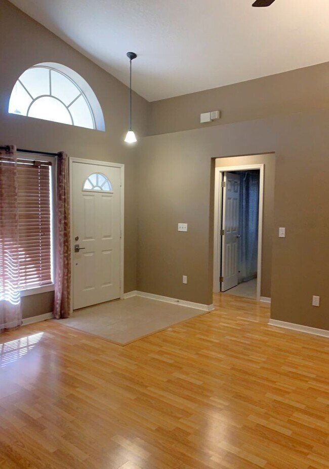 Building Photo - 3/2 Pool Home in Manderley Run