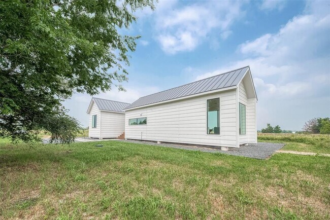 Building Photo - 8654 Fm 2145 Rd