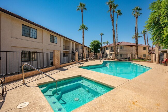 Building Photo - 2 BR Condo in gated community with many ut...