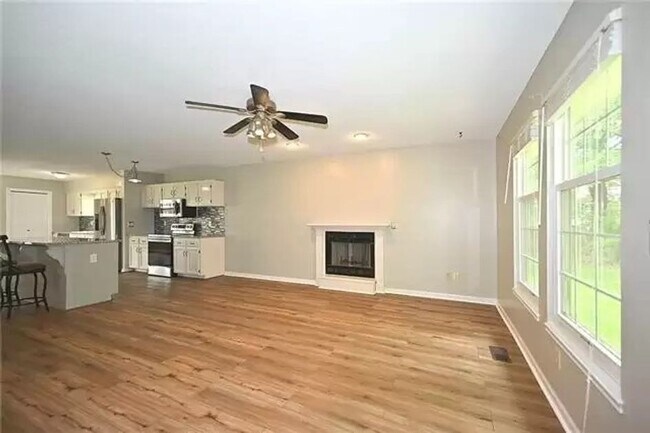 Building Photo - 1102 Hampton Dr