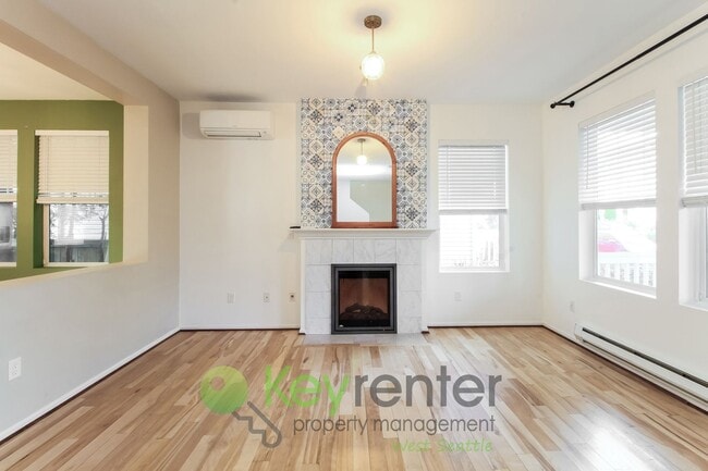 Building Photo - **Rent Incentive** Premier 3-Bed Home in a Coveted Seattle Community