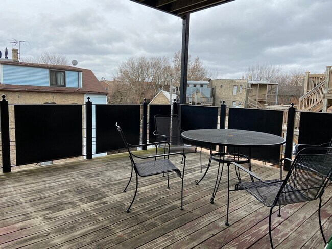 Building Photo - 1837 W North Ave