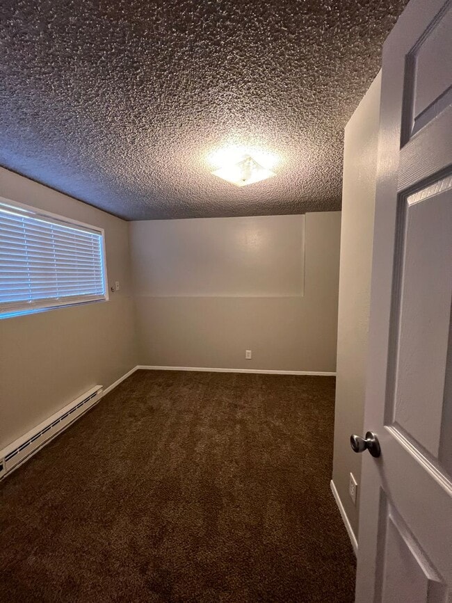 Building Photo - 2122-2124 W Regina Ave