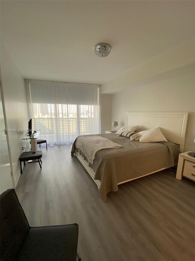 Building Photo - 1850 S Ocean Dr