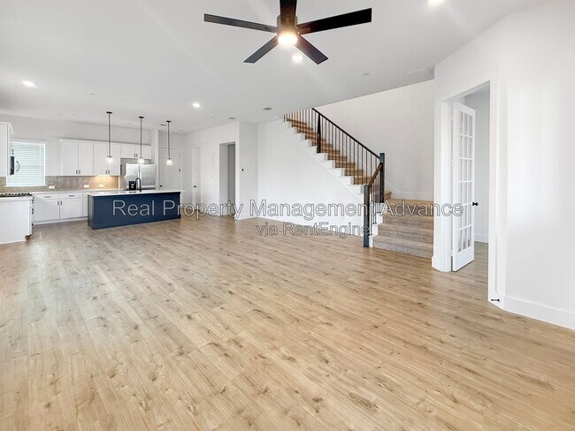 Building Photo - 4400 Elm Spgs St