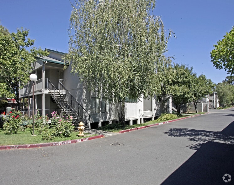 Primary Photo - Elkhorn Village Apartments