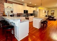 Building Photo - 4 bedroom 2 bath home