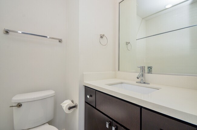 Building Photo - 1310 Delano St