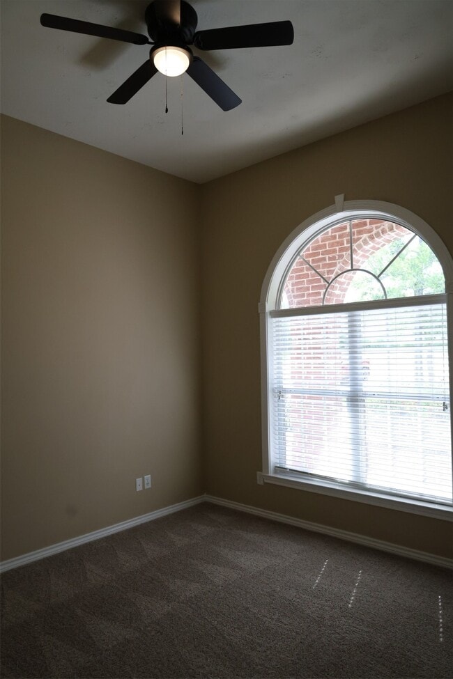 Building Photo - 4414 Woodland Ridge Dr