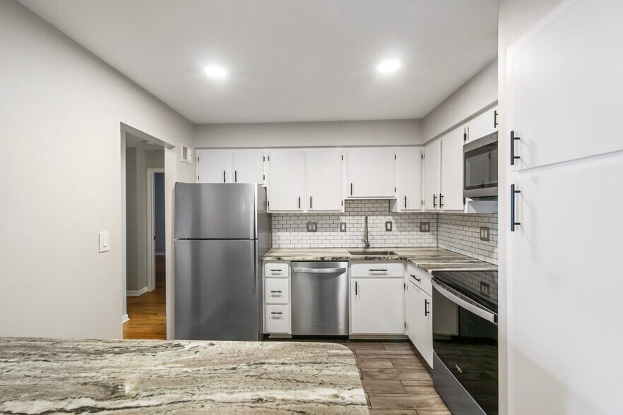 Building Photo - 8353 Kennedy Cir