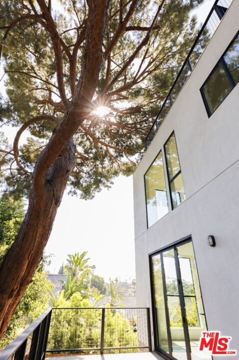 Building Photo - 1628 1/2 Micheltorena St