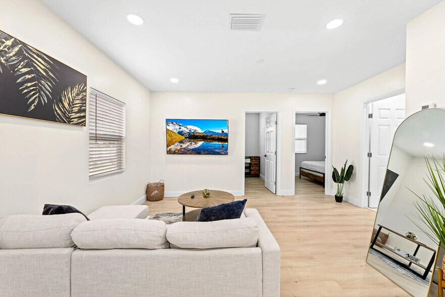 Building Photo - 4603 N Ocean Blvd