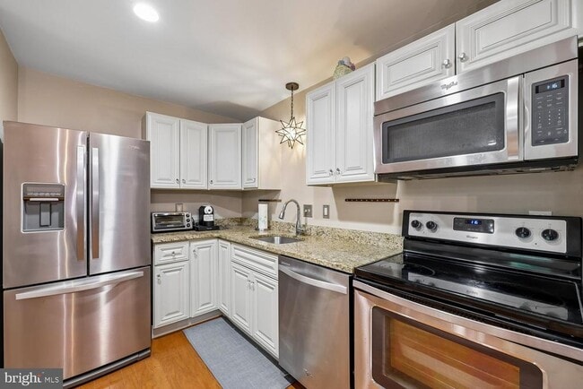 Building Photo - 5702 Brewer House Cir
