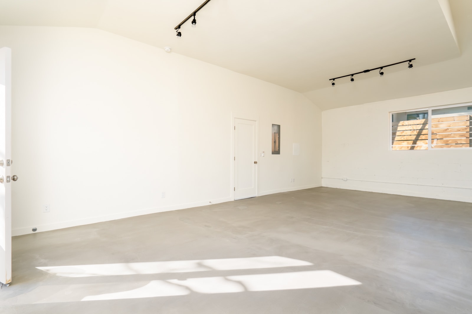 Building Photo - 2200 W Alameda St