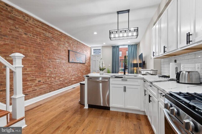 Building Photo - 2235 E Chase St