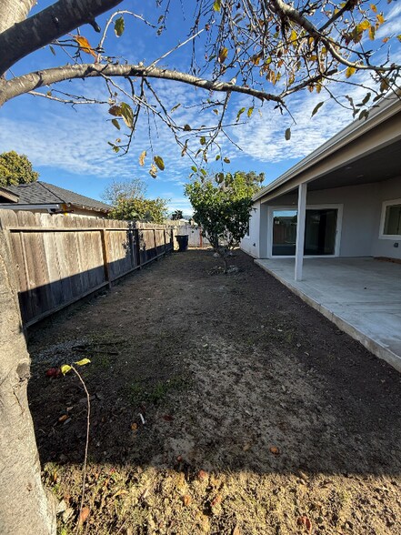 Building Photo - 1431 1st Ave