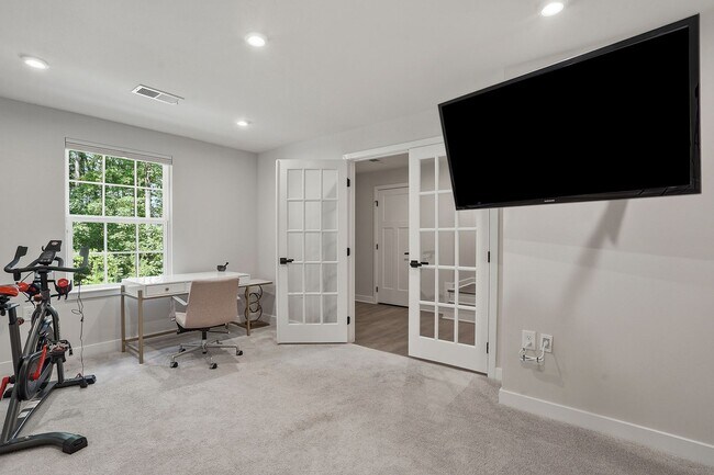 Building Photo - BEAUTIFUL TOWNHOME IN A GREAT AMENTIES!
