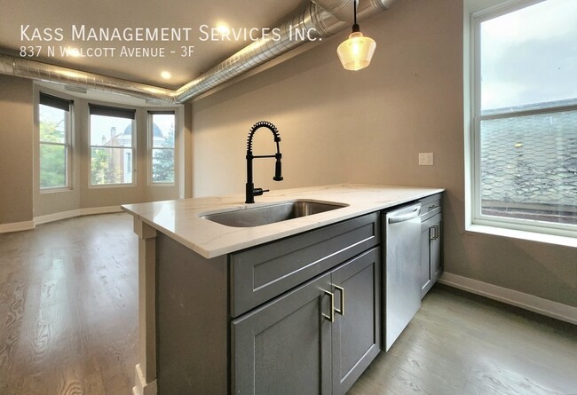 Building Photo - Amazing, Newly Rehabbed 2 BR in West Town