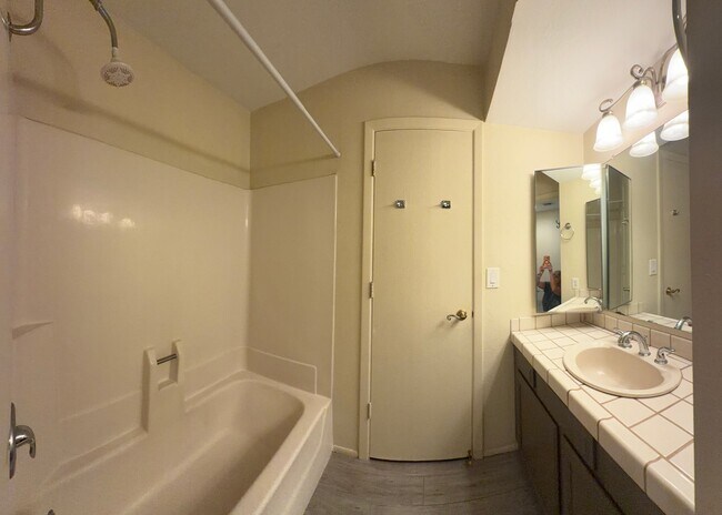 Building Photo - 2040 S Longmore