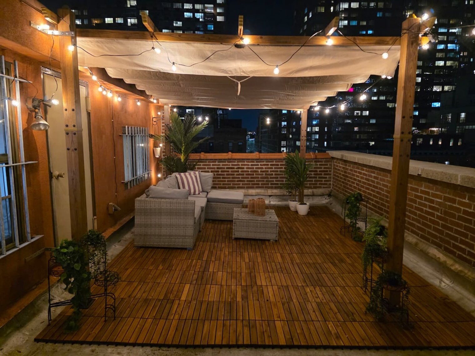 Building Photo - 458 W 52nd St