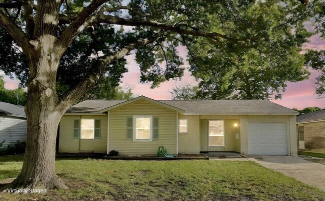 Building Photo - 1404 Meadowcrest Dr