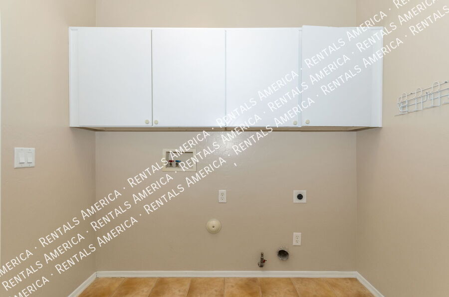 Building Photo - 10464 E Port Townsend St