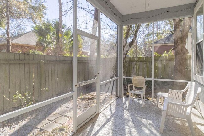 Building Photo - 9918 SW 52nd Rd