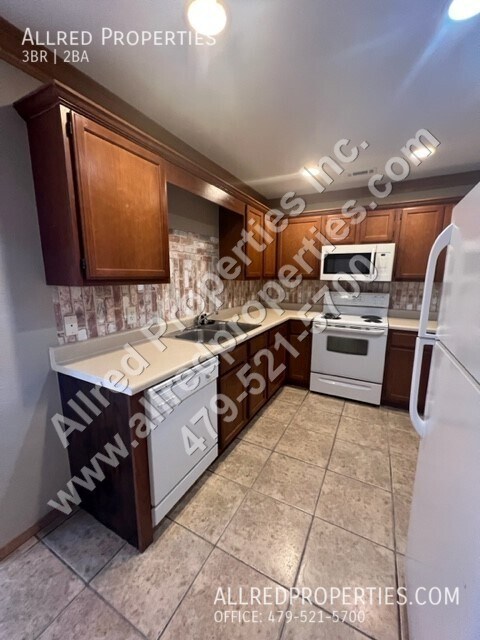 Building Photo - DUPLEX IN SPRINGDALE