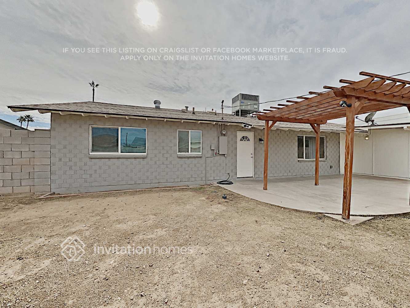 Building Photo - 8746 E Palm Ln