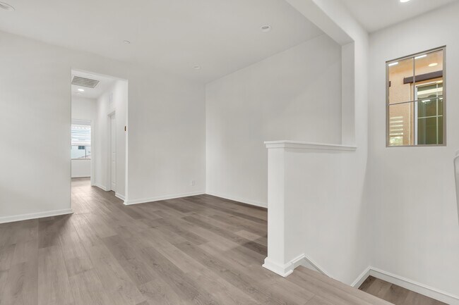 Building Photo - 72 Tulip