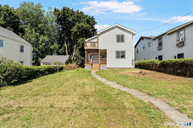Building Photo - 810 Brewster St