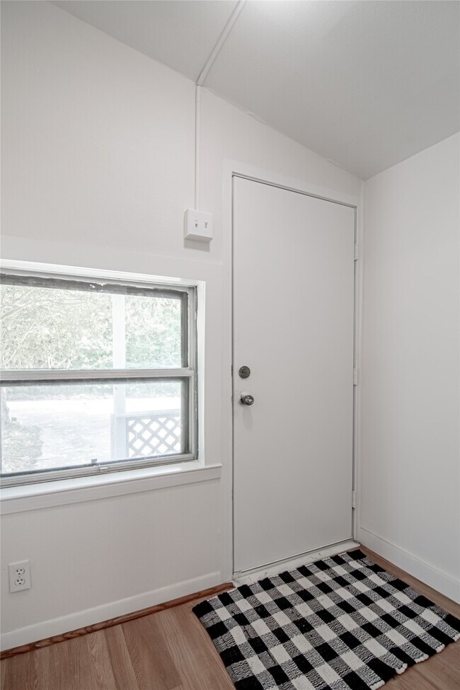 Building Photo - 3141 Old Houston Rd