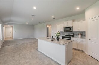 Building Photo - 125 Driftoak Dr