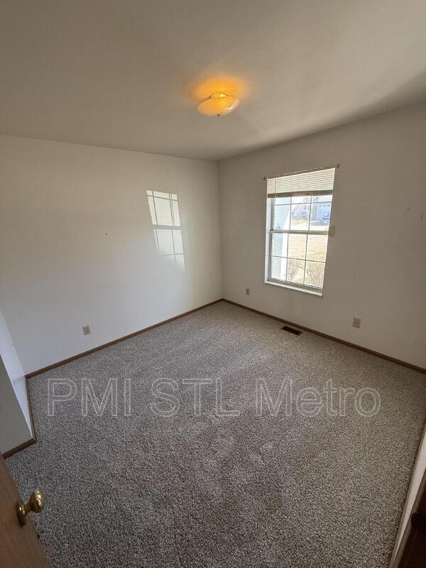 Building Photo - 3865 Kentucky Derby Dr